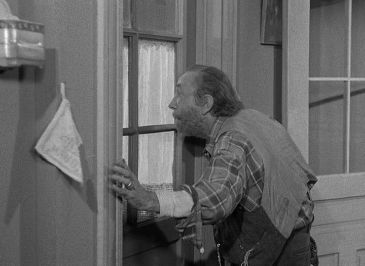 This particularly sleazy incident proves the final straw, and one of the reasons she marries Haas. (The old guy runs the store she works in and has given her a place to live and work).  #Noirvember  #Bait