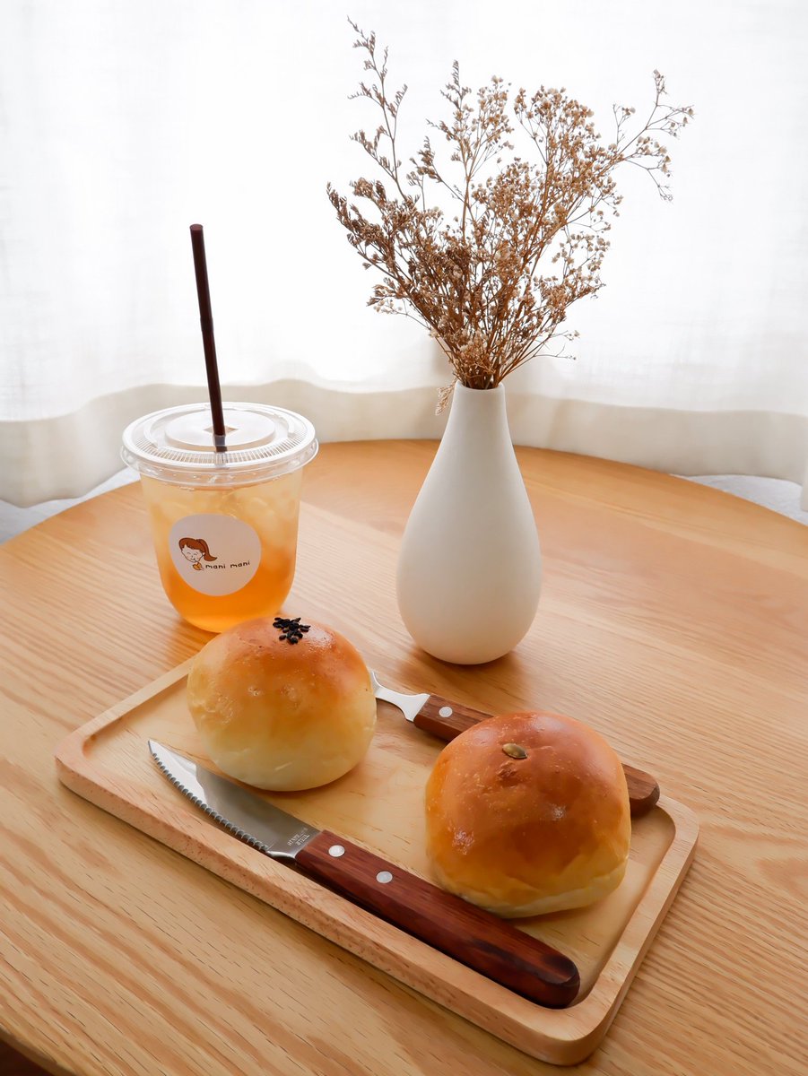 cafe_chiangmai's tweet photo. #manimani  มานี่มานี่ (มาทางนี้)😊🧡
ร้านขนมปังโฮมเมด 🍞ก้อนละ35.-🥐🥖สดใหม่ จากเตา ทำวันต่อวัน นั่งในร้านกลิ่นขนมปังอบอวล หอมมาก😋  ไปลองแล้วจะติดใจ คิดไส้มันได้มาก😍 ต้องมาอีกเเน่ๆ
⏰เวลาเปิด-ปิด :  07:30-19:00น.
@aroii #รีวิวเชียงใหม่ #คาเฟ่เชียงใหม่ https://t.co/EahtXl6RX8
