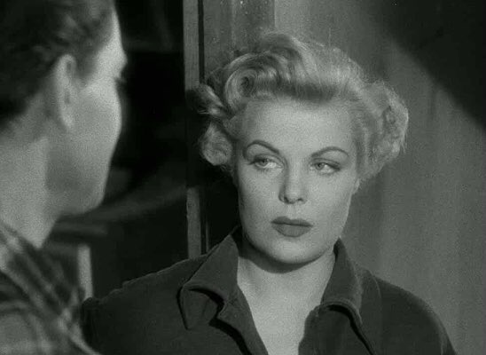 Moore’s acceptance of her (unfair) bad reputation is heartbreaking. She says, “I had so much trouble when I tried to defend myself so I gave up”, a line that can be read both ways, seeing as it comes right after the attack scene above.  #Noirvember