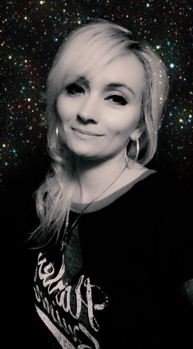 Turning up the heat on your twitter feed with this... 😘 https://t.co/s1DBCl8J3J