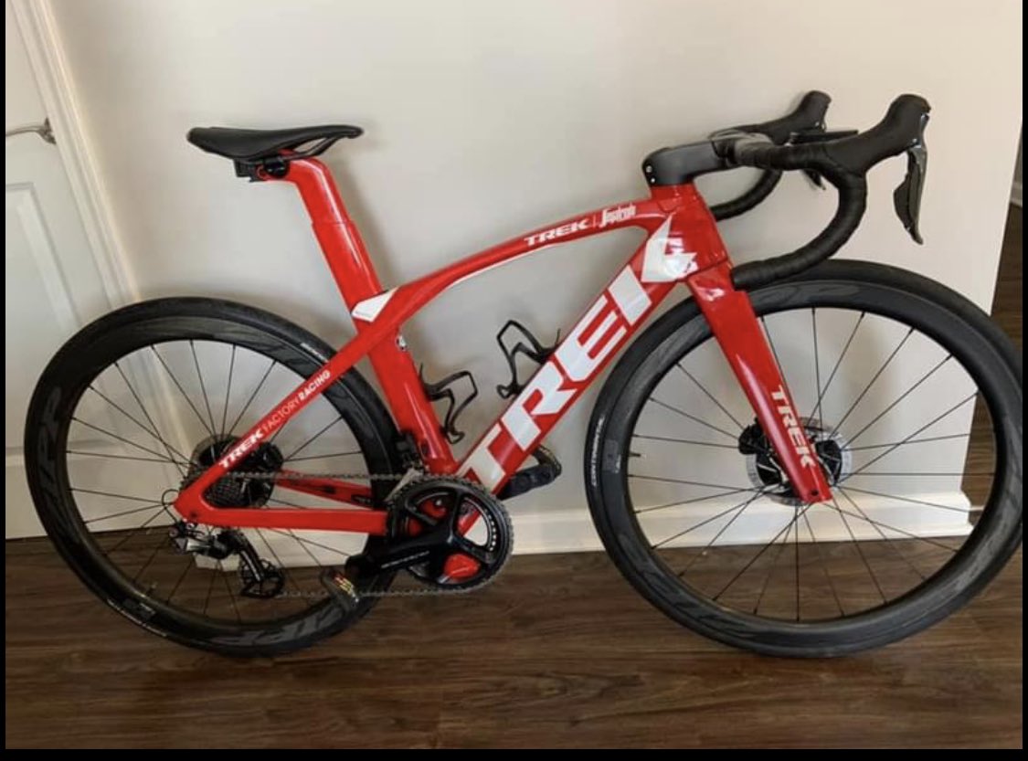 lindaloufly's tweet photo. New  bike day.. Madone SLR 9 Di2. #zoomzoom #trekMadone https://t.co/2mgbSfGK05