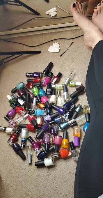 Y'all I dont think I have enough polish....😳 https://t.co/BXpLNopFCH<a href="/tag/manyvids"class="tags"><span>#manyvids</span></a>