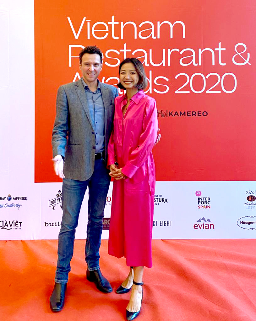 Our pleasure to share the branding tips at Vietnam Restaurant and Bar Award 2020 by @vietcetera! 
🥳 Shout out if you were at the conference with @chriselkin76. 
Did anyone take the photo of him? 
#doodlebrands #innovation #branding #designthinking #brandinnovation
