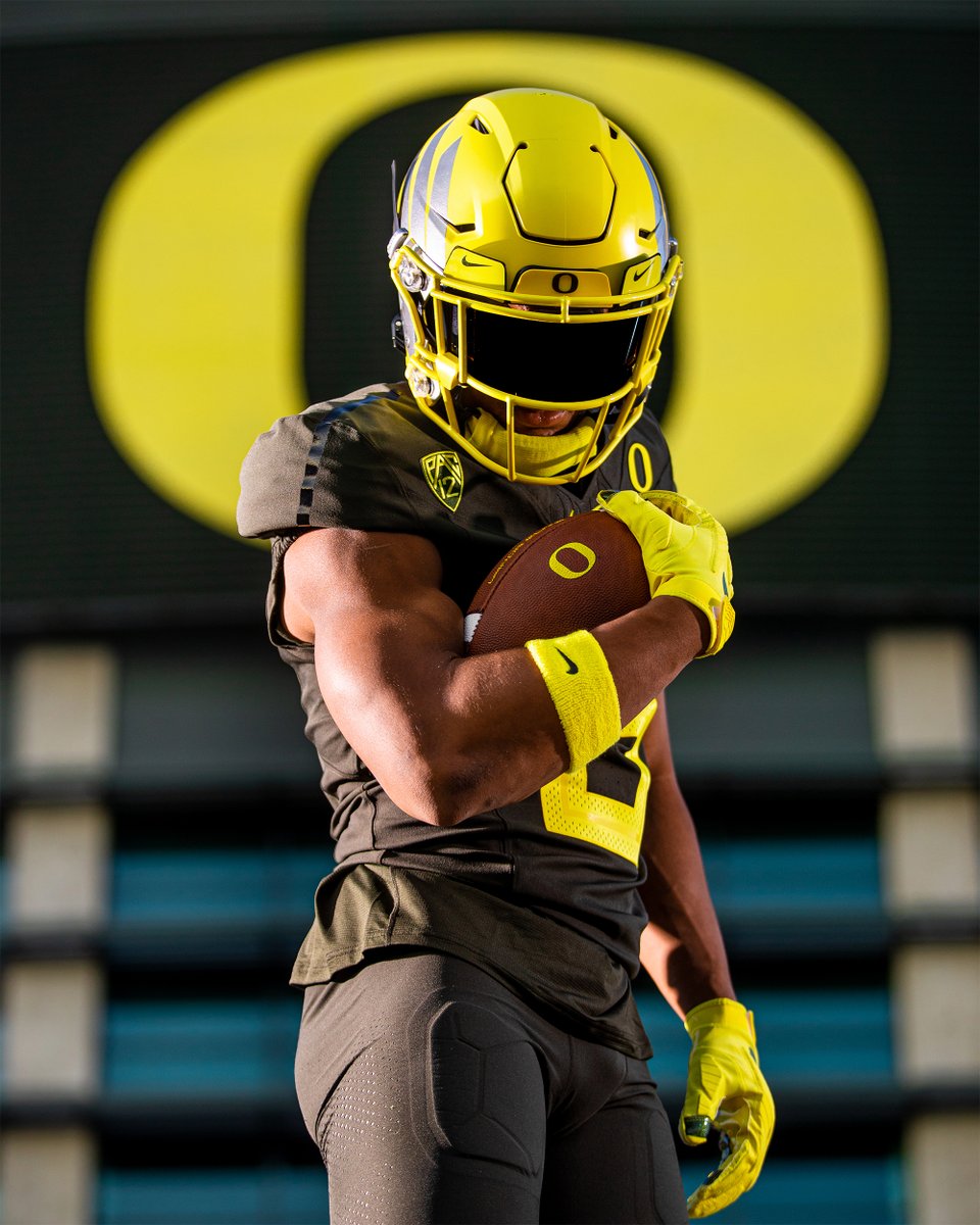 GoDucks's tweet photo. So clean when I pull up to the scene.

@OregonFootball vs. Stanford uni combo. #GoDucks https://t.co/ojZeeR96Fd