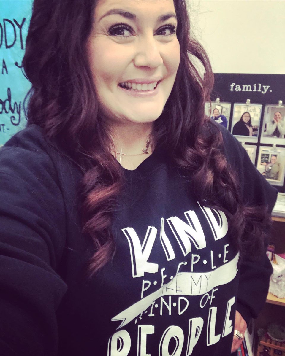 CoronaMrs's tweet photo. “KIND People Are My Kind Of People”. Love this sweatshirt so much... bonus that I found some cool earrings to match 😬✨ Kindness continues at DATA #togetherWEnavigate #navigatorpride @DeAnza_Academy https://t.co/TUpdXoyMOW