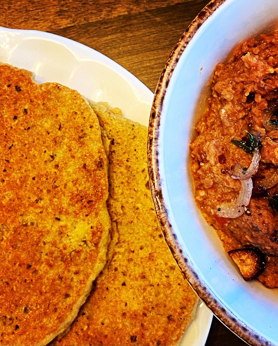 soulonatraipse's tweet photo. When the peanut and tomato chutney turns out like this you wonder whether you actually need anything else for breakfast. On second thoughts an adai dosa or two didn’t seem like a bad idea 😄
#foodtwitter #peanuttomatochutney #adaidosa #breakfastscene https://t.co/2AEMbUPD0K