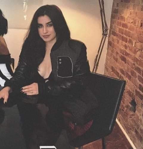 bridgesxhavana's tweet photo. Una leyenda para el fandom, después tenemos a lauren jauregui usándola siempre hasta que la perdió https://t.co/wEg1T9GYyF