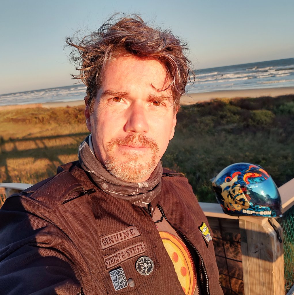 jaysonstreet's tweet photo. Luckily the police officer who asked me what I was doing knew where an almost empty spot was!

So #IsolatedHackerAdventures success! 🙂 https://t.co/KhqH5CkwIG