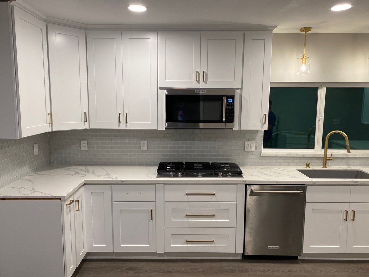 ortizangelicav's tweet photo. Our latest project! 🤍🖤 

#dfwkitchens #remodel https://t.co/ekhiC6W2fV