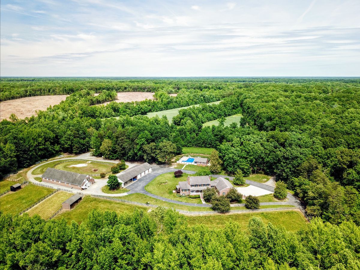 CentralVaFarms's tweet photo. Spacious Country Retreat for Sale - https://t.co/aEXz1Ypt9F https://t.co/Ey54BvoB6u