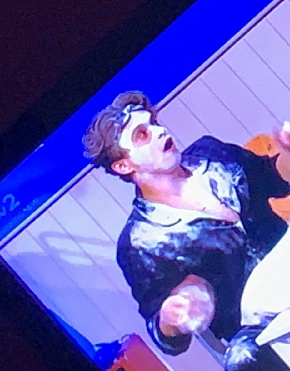TheVampsBrad's tweet photo. https://t.co/oPNc3EFZUE