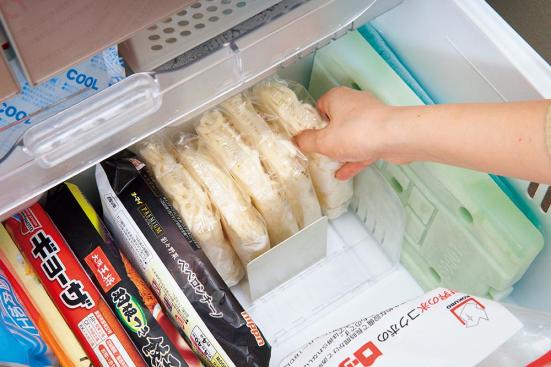 ট ইট র The360 Life編集部 サンロクマル 冷凍庫 整理してもすぐパンパンになるんですよね ボックスやめて 100均にコレ買いに行こう いいづか 冷凍庫収納ワザ 賢い主婦は縦置きで省スペースが鉄板でした サンロクマル T Co Qvyohqjpnp