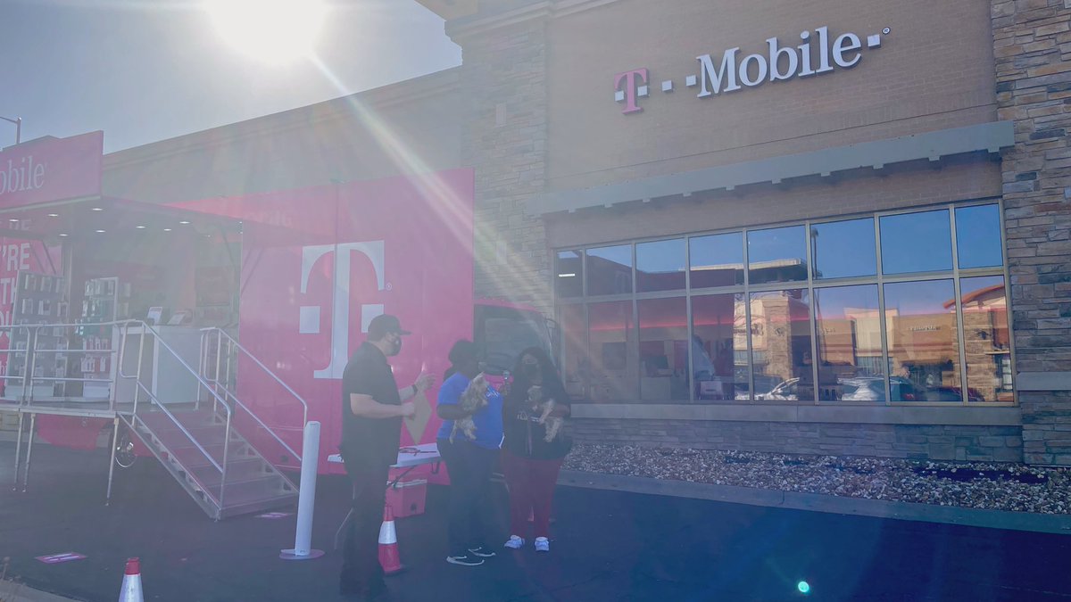 TMoTruckWestMO's tweet photo. Loved having these two wonderful ladies, and their dogs, as contestants for #ShowMeKC 🤍👏🏾
Shout out to @Mix933 and our host @SteveSerrano for helping us week after week! Y’all are AMAZING! 🤩🙏🏾 https://t.co/W6g8yny8B5