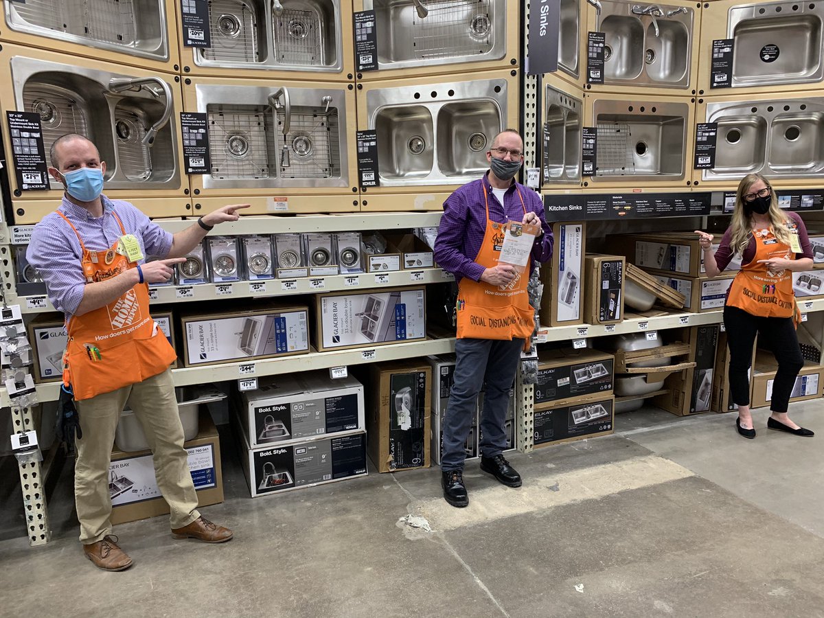 shouseadrienne's tweet photo. Love 🧡 Peer to Peer recognition! OASM Justin 👏🏼 shouting out MASM John for his great 🤝 partnership and support. 🍊 #shinelike5one9⭐️ #SWBEST @shinelike5one9 https://t.co/5pAtHONeEs