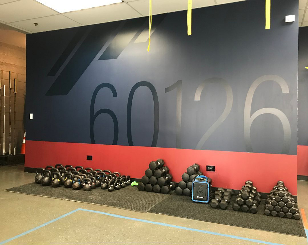 MLE_BRAND's tweet photo. Also located in Elmhurst IL, FITT 60126 is a fitness studio offering a list of different classes that include Personal Training, Boot Camps, 30-minute Workouts, and lots more. Our wall graphics just can't compete with their positive attitudes! #brandvironments #newlook #mleinc https://t.co/P73WPtxKV6
