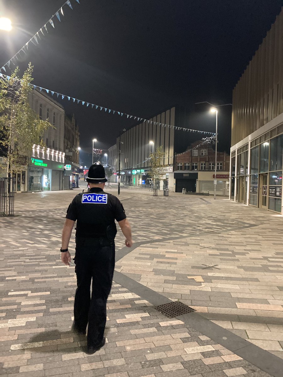 This evening we have worked jointly with @BarnsleyCouncil to educate and enforce current #COVID19lockdown legislation within #Barnsley town centre and across the borough. Please ensure that you follow current guidelines and #StaySafe @markrng