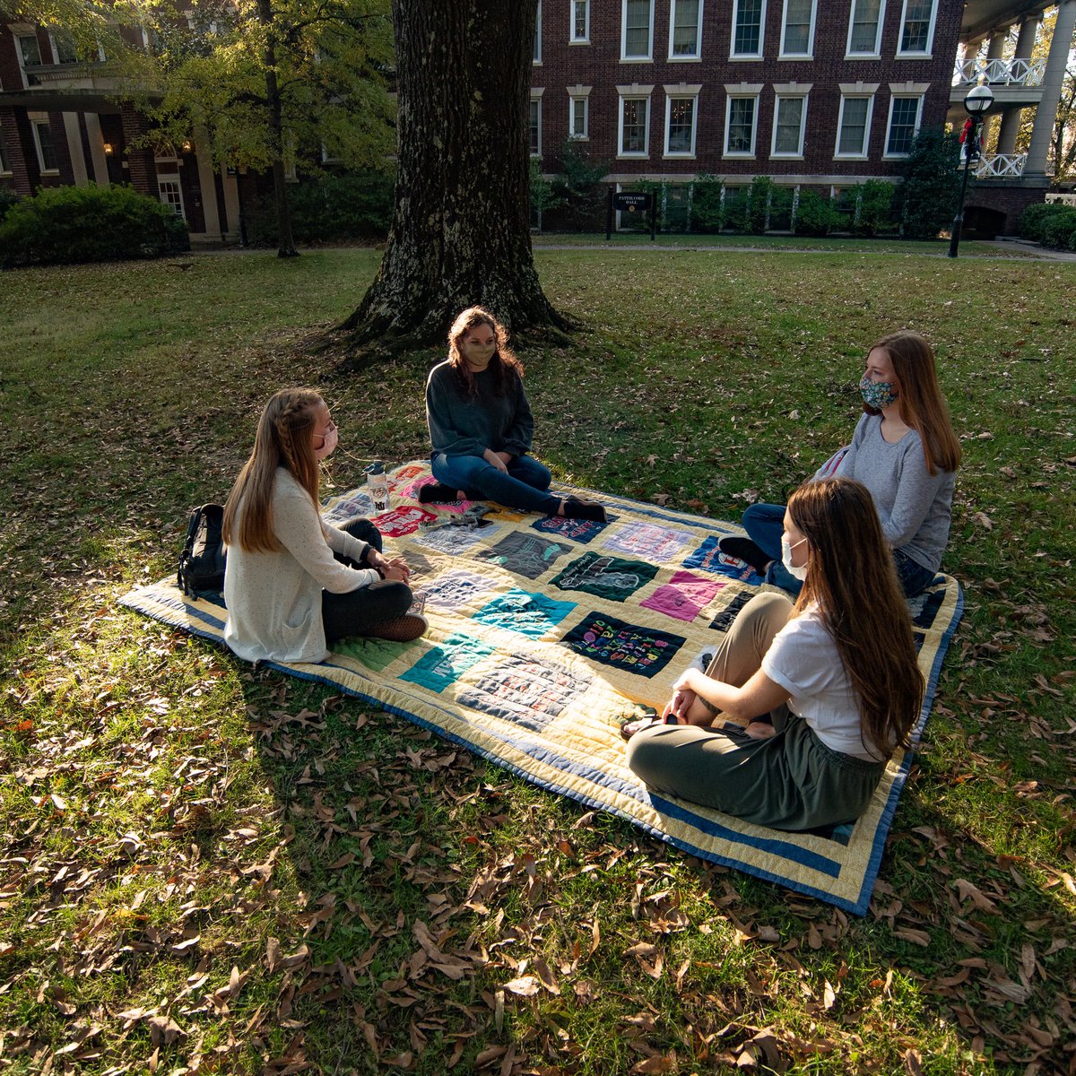 HardingU's tweet photo. #HUToday: With only a couple weeks until students go home for Thanksgiving, we are soaking up every remaining day of #FallatHarding. https://t.co/rYPYYovGvq