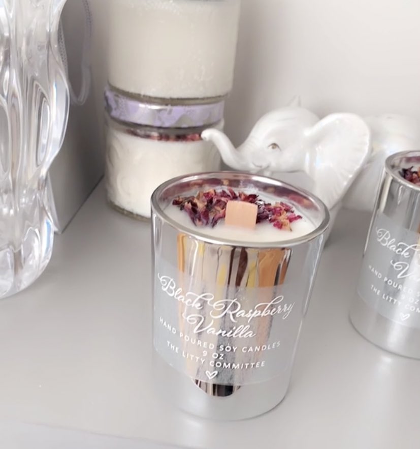 KeepnUpWitGab's tweet photo. Working everyday, crafting 🥰 #TheLittyCommittee #SoyCandles https://t.co/F2CnVYD6QR