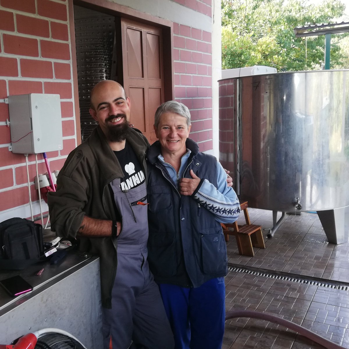 Τρύγος τέλος μαζί με τα πιεστήρια !! Τα κρασιά του 2020 είναι στο δρόμο για την τελική τους μορφή ! Και τα χαμόγελα δεν μπορούν να λείπουν !!!  

#drinkgreekwine #harvest2020 #xinomavro #argatia