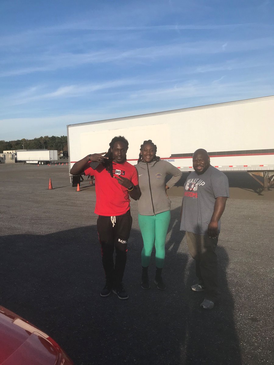 TruckSbl's tweet photo. One of the best things about our school, is our students. #WIT #WomenInTrucking #SBLDA https://t.co/YVIFTpi7Ki