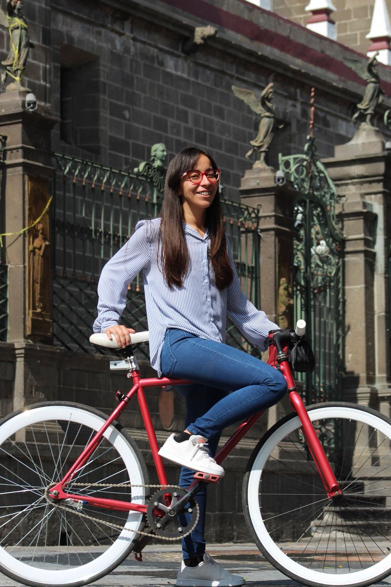 ¿Qué te pareció la primer ponencia compartida por Norma Rubí Vázquez? 
Like si estuviste con nosotros escuchando su tema. ☑️
@anedupjuarez @anedupguadalajara @aneduppuebla 
#NuevaNormalidad #EspacioPublico #Movilidad #Resiliencia #Gobernanza #DiseñoUrbano #Urbanismo #Urbanista