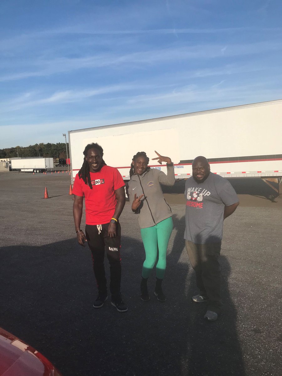 TruckSbl's tweet photo. One of the best things about our school, is our students. #WIT #WomenInTrucking #SBLDA https://t.co/YVIFTpi7Ki