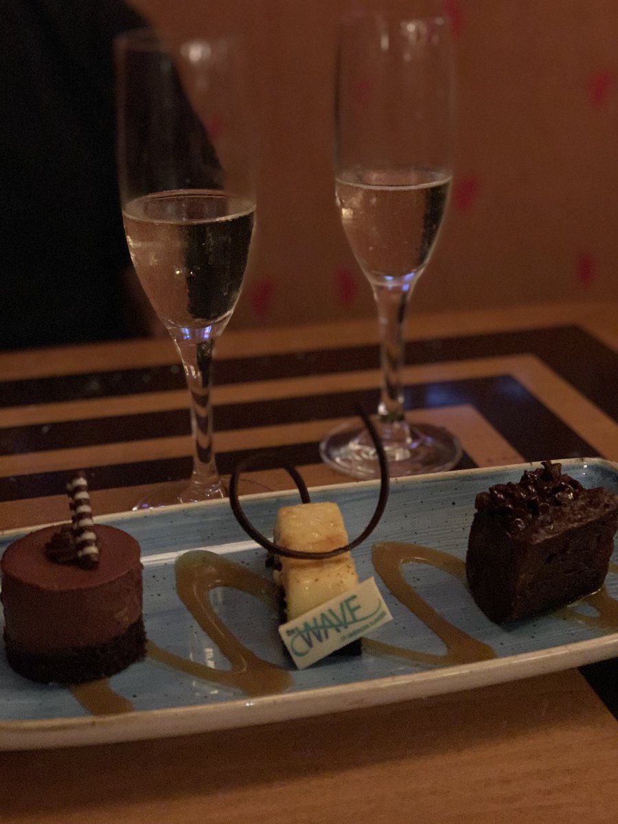 CardosGirl2607's tweet photo. Special thanks to our server Paul at The Wave in the Contemporary Resort. Food was incredible, ambiance blissful and service was impeccable! Thank you Paul for the amazing service and recommendations each of the 7 meals we shared with you. See you soon! #castcompliment https://t.co/Y4HZwXLj6v