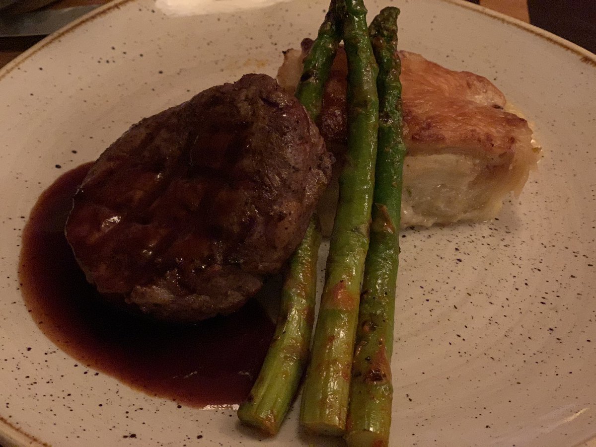 CardosGirl2607's tweet photo. Special thanks to our server Paul at The Wave in the Contemporary Resort. Food was incredible, ambiance blissful and service was impeccable! Thank you Paul for the amazing service and recommendations each of the 7 meals we shared with you. See you soon! #castcompliment https://t.co/Y4HZwXLj6v