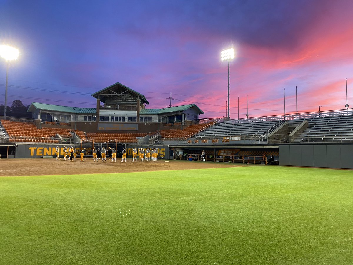 Vol_Softball's tweet photo. 😍😍😍 #RockTop https://t.co/VYgZsJNWOC