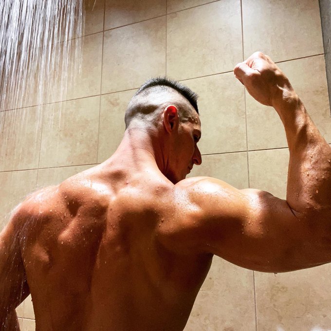 I started 4 weeks of uninterrupted training this week... expect progress 💪🏼💪🏼😜 https://t.co/vyozB6G5