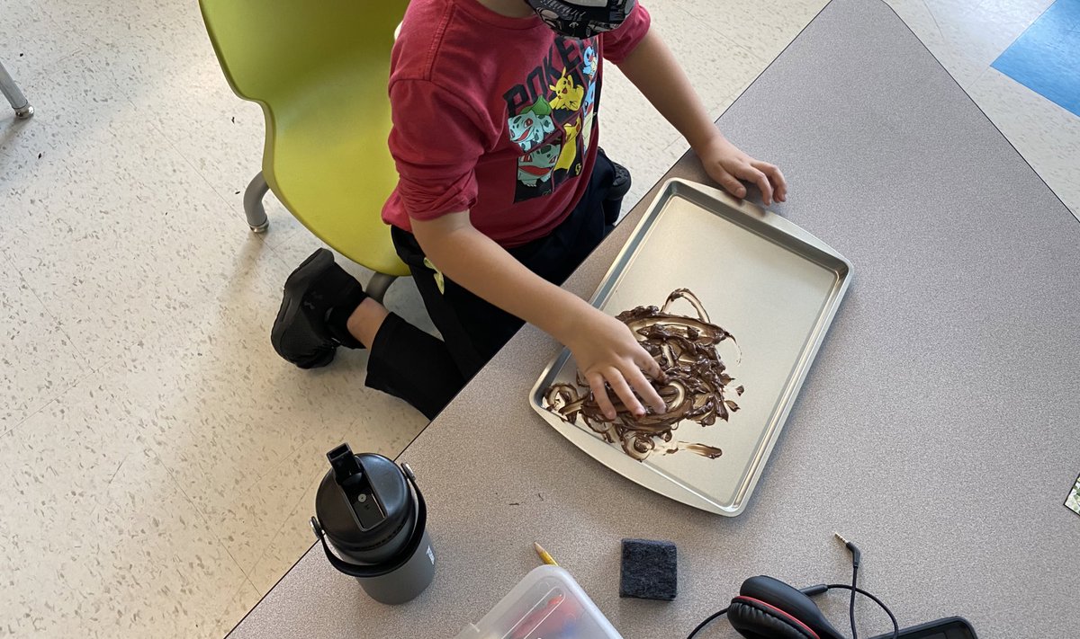 MissJaroch's tweet photo. It was a little messy, but today we practiced our CH digraph by writing words with CH in CHocolate pudding! 🍫 Hopefully this real-life connection helps us remember what “ch” says when we read and write! ✍️ 📖 #MASDProud https://t.co/YN4nc2XCa7