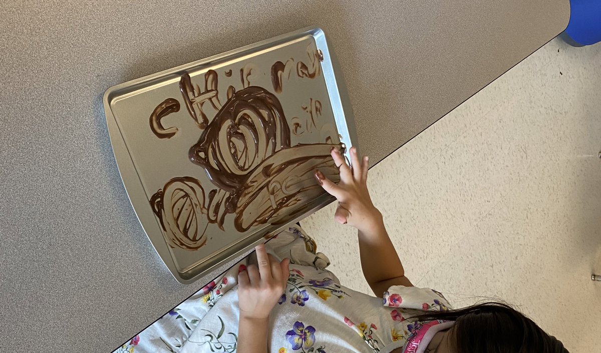 MissJaroch's tweet photo. It was a little messy, but today we practiced our CH digraph by writing words with CH in CHocolate pudding! 🍫 Hopefully this real-life connection helps us remember what “ch” says when we read and write! ✍️ 📖 #MASDProud https://t.co/YN4nc2XCa7