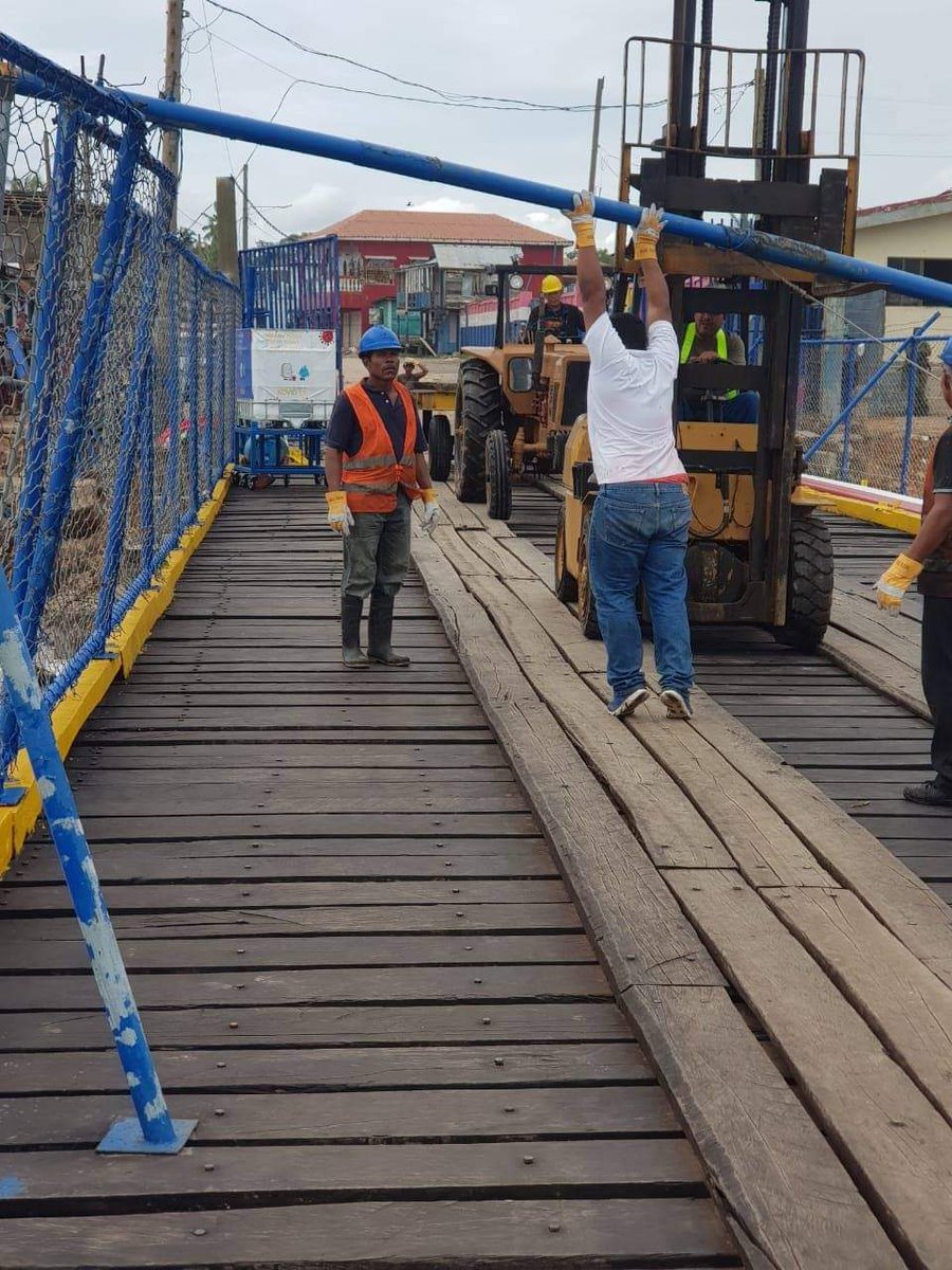 noelia_arauz's tweet photo. Tiempo para construir!! 

⭐Inician labores de reparación en el muelle de Bilwi tras el paso del fenómeno climático #Eta

#UnidosEnVictorias https://t.co/9TjvsVXmxa