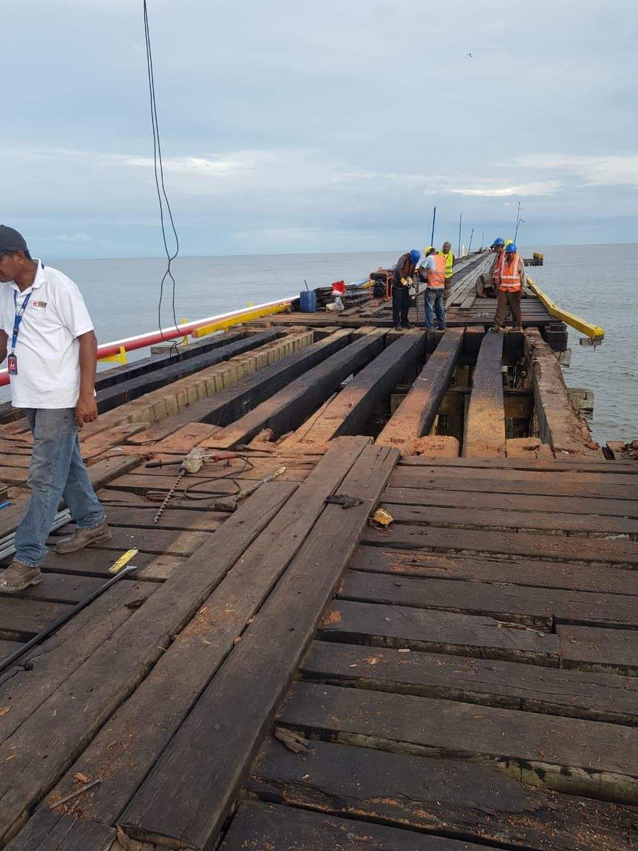 noelia_arauz's tweet photo. Tiempo para construir!! 

⭐Inician labores de reparación en el muelle de Bilwi tras el paso del fenómeno climático #Eta

#UnidosEnVictorias https://t.co/9TjvsVXmxa