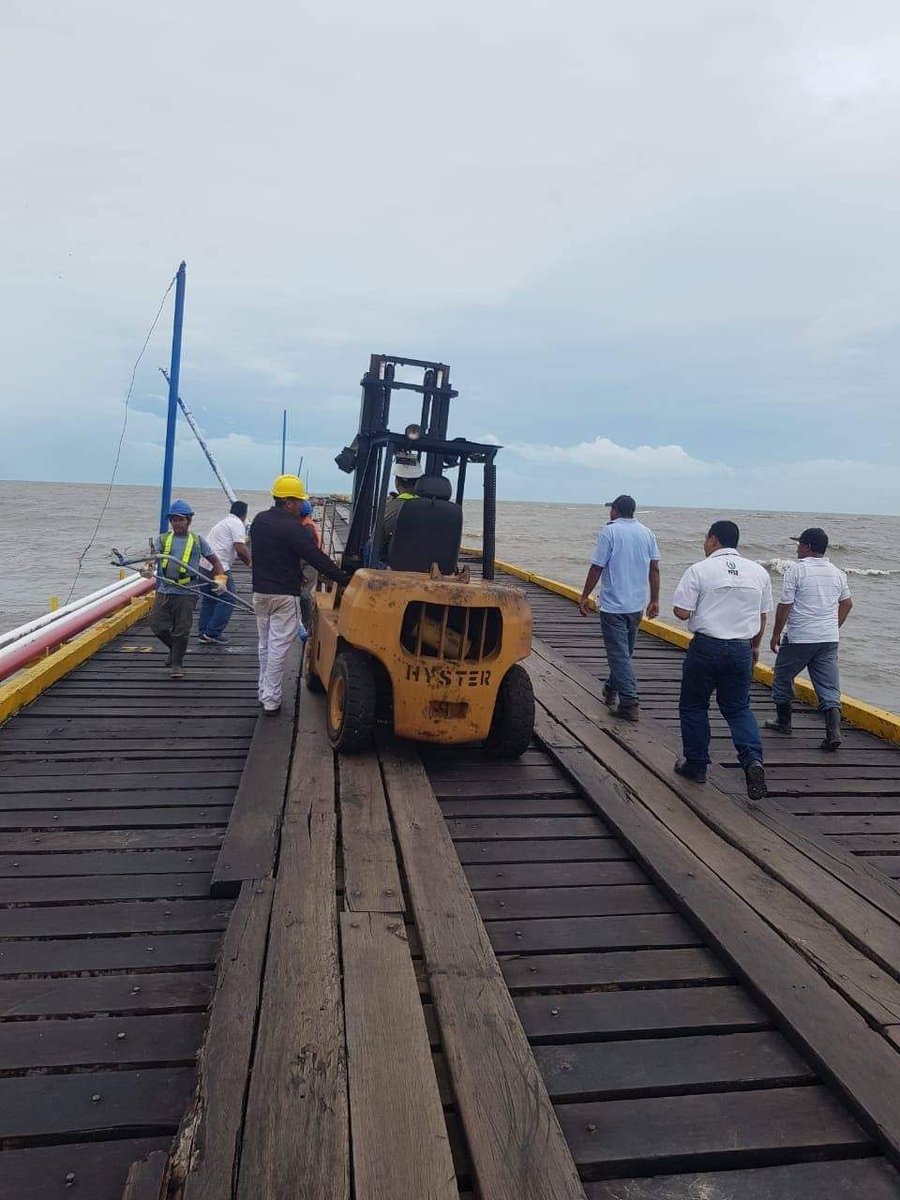 noelia_arauz's tweet photo. Tiempo para construir!! 

⭐Inician labores de reparación en el muelle de Bilwi tras el paso del fenómeno climático #Eta

#UnidosEnVictorias https://t.co/9TjvsVXmxa