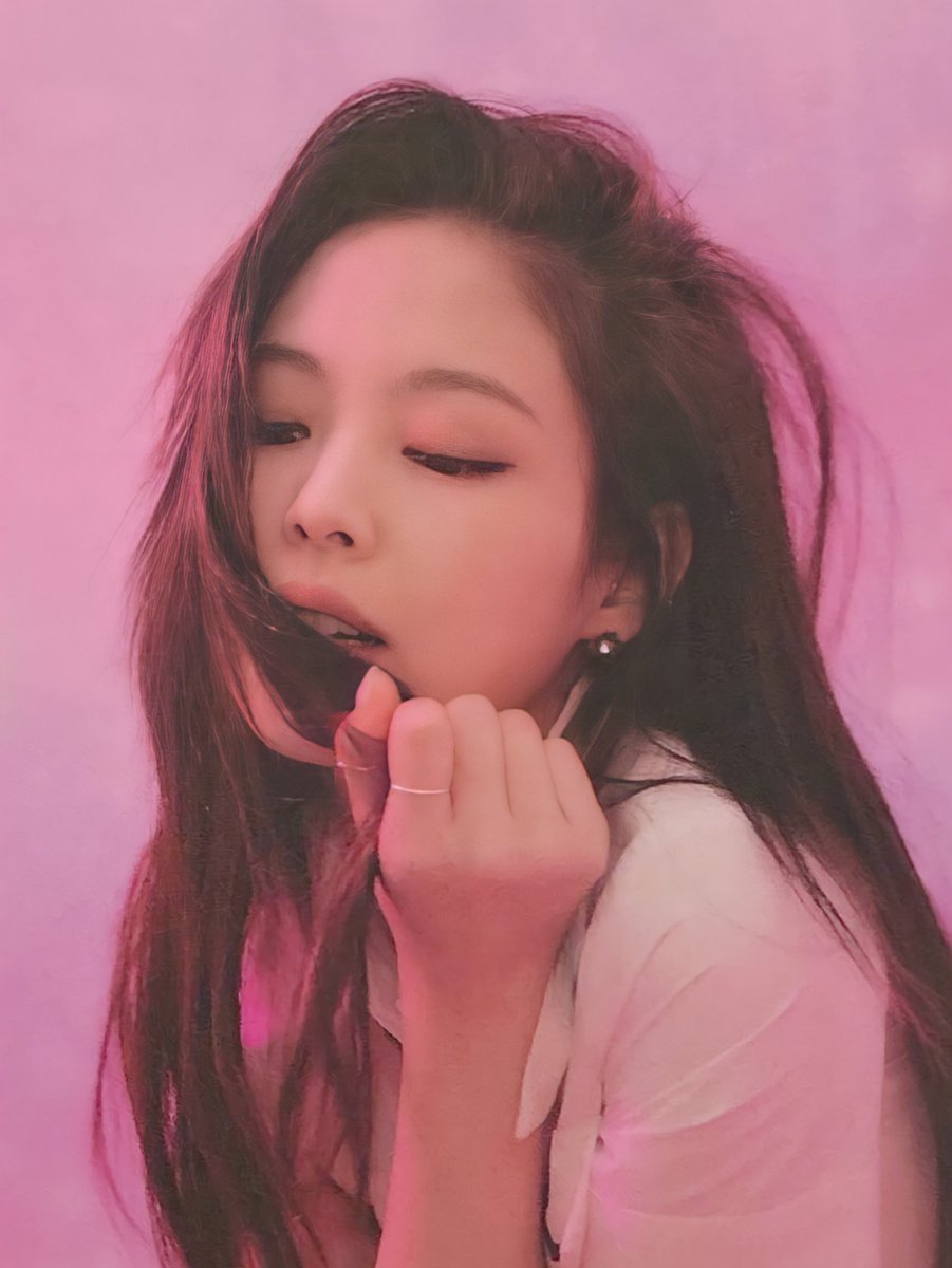 jenniesarchive's tweet photo. she’s really out of this world https://t.co/Ysg5O7iKkH