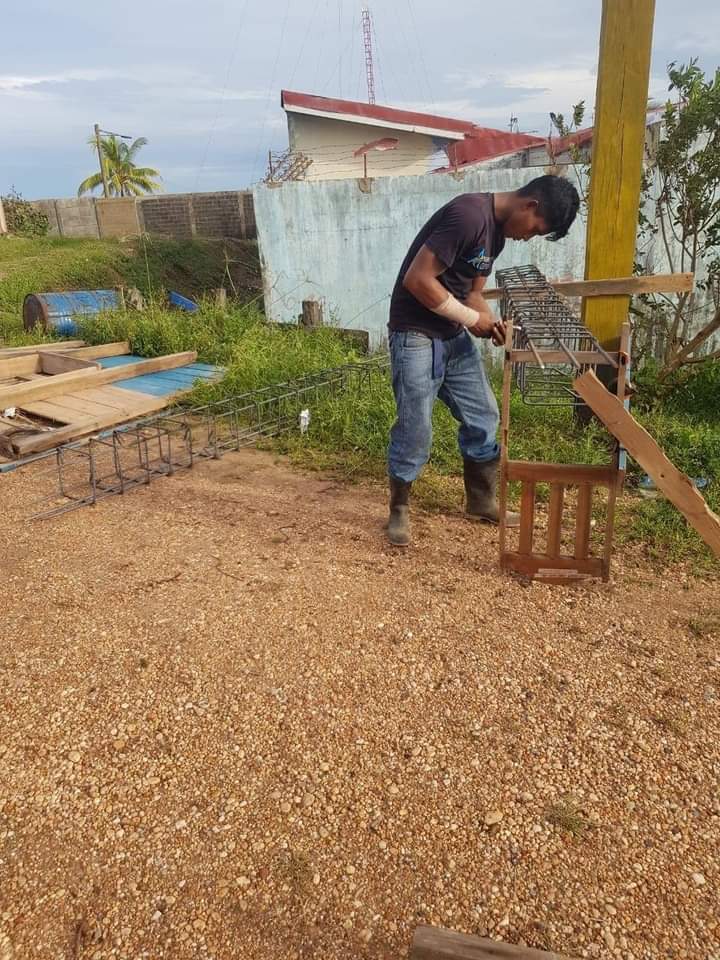 Inicia proceso de rehabilitación del muelle de Puerto Cabeza, el cual fue destruido casi en su totalidad por el #HuracanEta 
La Empresa Portuaria Nacional ha dispuesto del personal para las labores de limpieza y reparación 
#NICARAGUAALERTA 
#RedFSLN
