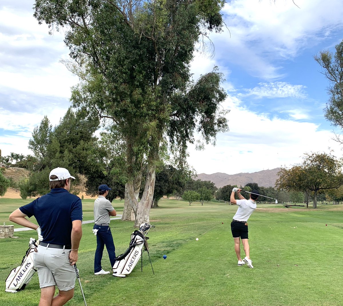 tl_coach's tweet photo. Four shots separate Fr @Ryan_hawain -2 &amp; Jr Justin Cross +2 thru 12 holes 22nd #5IRONOPEN #VictoriaClub #1903 https://t.co/NIkcL5lWK3