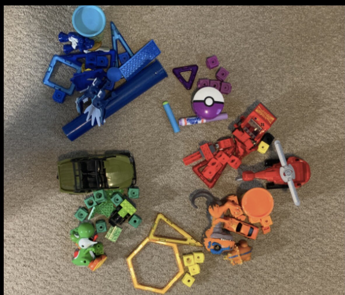 Ms_J_Cruise's tweet photo. Asynchronous activities that inspire Ss to use loose parts/found objects in creative ways, like learning our colour wheel is one way to lower screen time and engage our learners ⁦@DSBNVirtual⁩ #virtuallearning https://t.co/sy6a3OIv1m