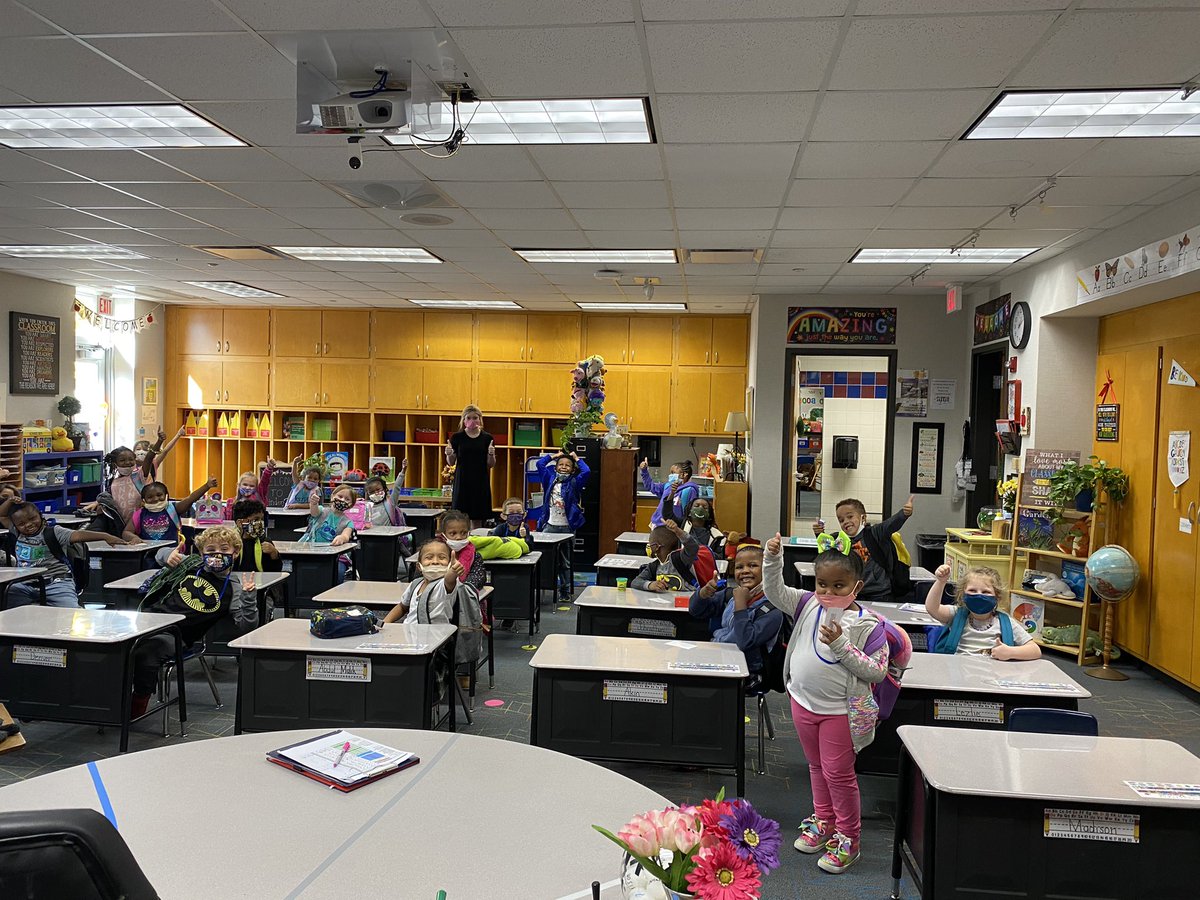 Mrs_CoachBrown's tweet photo. My @A31CareerCenter cadet made cards for each of my kiddos to tell them how special and amazing they were! So grateful to have her in my class! @MrsSBarrow @CWChamps #wearewayne https://t.co/Ix4WWbK41R