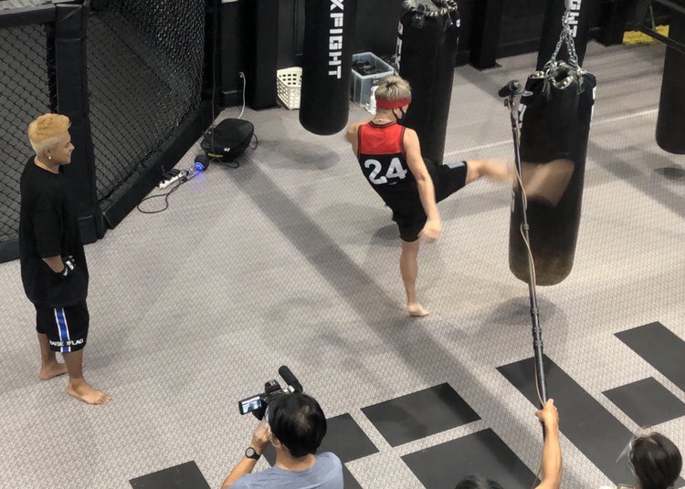 k1wgp_pr's tweet photo. 【メディア情報】
👑武尊(@takerusegawa)✨
あさっての日曜日放送⚡️
📺#フジテレビ「#ジャンクSPORTS」
🗓11/8(日)🌠19:00-
📱👉 https://t.co/3Nzs9L9gy2
#ELLY さんに王者のキック🦶を伝授🎓⁉️
放送をお楽しみに✊
#k1wgp #JCB3 #武尊 https://t.co/SAocrns4x1