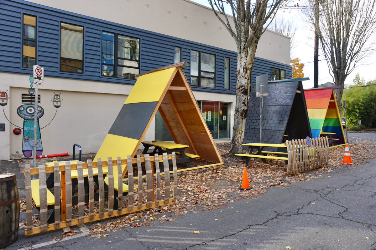 NewSchoolBeer's tweet photo. .@ImperialBttlShp is creatively reopening indoor seating and winterizing their patio in a truly Portland fashion https://t.co/DZSHruGpkG #pdxbeer #portlandbeer #pdxbars #pdxwinter #pdxfall #pdxbeergeeks https://t.co/CwrQzerc7m