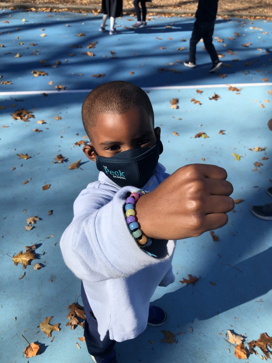 kbkennedy7's tweet photo. Ss made sun detector bracelets to follow up our work on why we need sunshine and why our skin is different colors. Science in action. ⁦@thepeckschool⁩ ⁦@PeckScience⁩ #stem #diversity #inclusion #IEJ https://t.co/Oli8KZeeGl