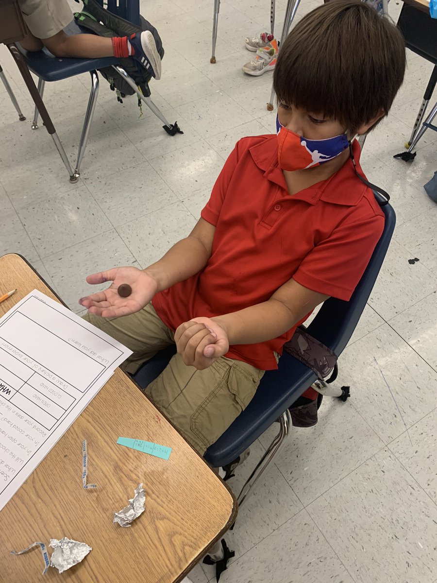 meghan_aubin's tweet photo. Is the human body a producer of heat? 3rd grade scientists had a delicious inquiry this afternoon to find out! #chocolatescience @rpk8magnet https://t.co/rjkd8QrNf6
