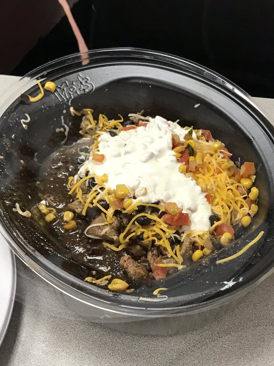 Matty_H30's tweet photo. @Moes_HQ myself and a couple coworkers ordered earmuffs bowls for lunch... queso never came and this is the quality of bowls we get???  @Grubhub https://t.co/HE9SDMSMG9