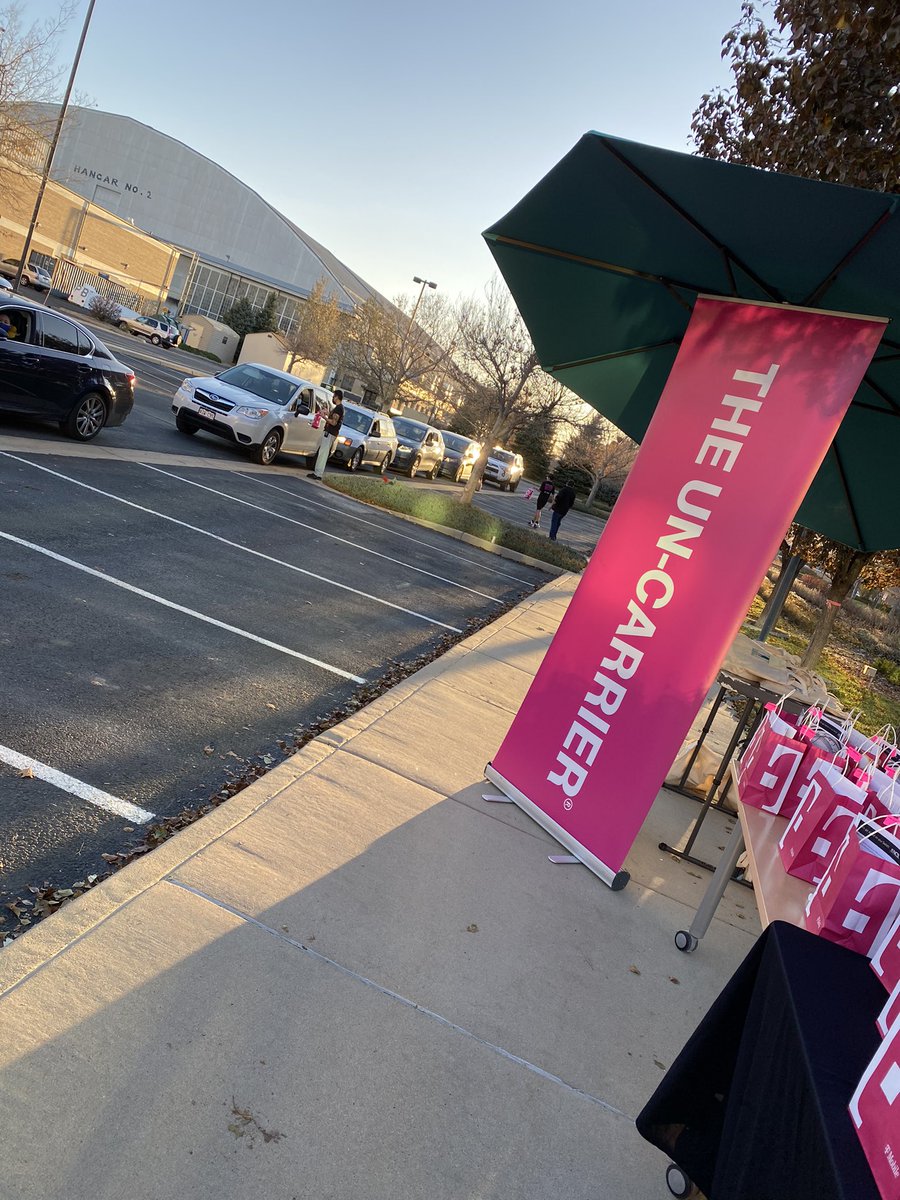 candihegenbart's tweet photo. National Conference of State Legislatures making the switch to the Un-Carrier! @TMobile @TMobileBusiness #IMCustomerObsessed https://t.co/u4TSFFpsky