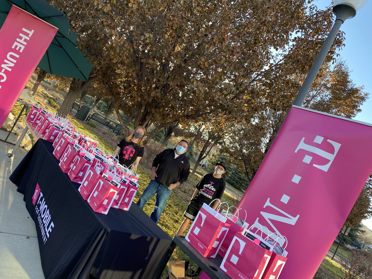 candihegenbart's tweet photo. National Conference of State Legislatures making the switch to the Un-Carrier! @TMobile @TMobileBusiness #IMCustomerObsessed https://t.co/u4TSFFpsky