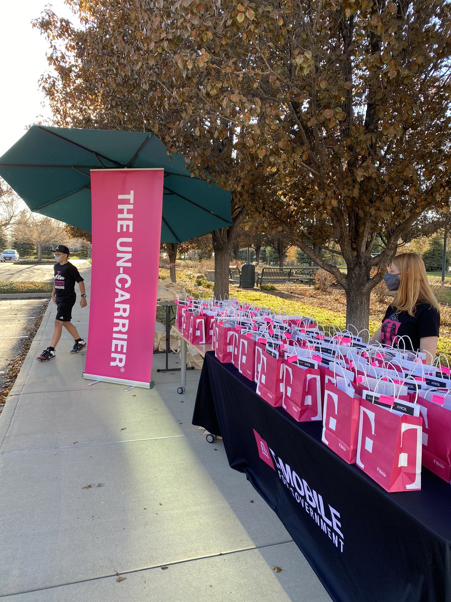 candihegenbart's tweet photo. National Conference of State Legislatures making the switch to the Un-Carrier! @TMobile @TMobileBusiness #IMCustomerObsessed https://t.co/u4TSFFpsky