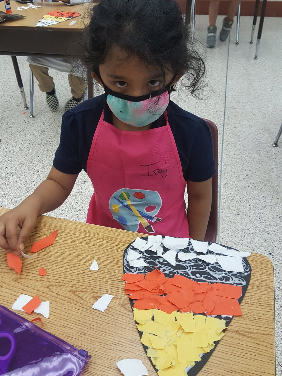 Slate16Slate's tweet photo. Kinders creating some candy corn fun in Art!! #bloominglittleartists #artists #create @TallwoodElem @kshoe19  @ppalsuter https://t.co/aHPn7vmjz4