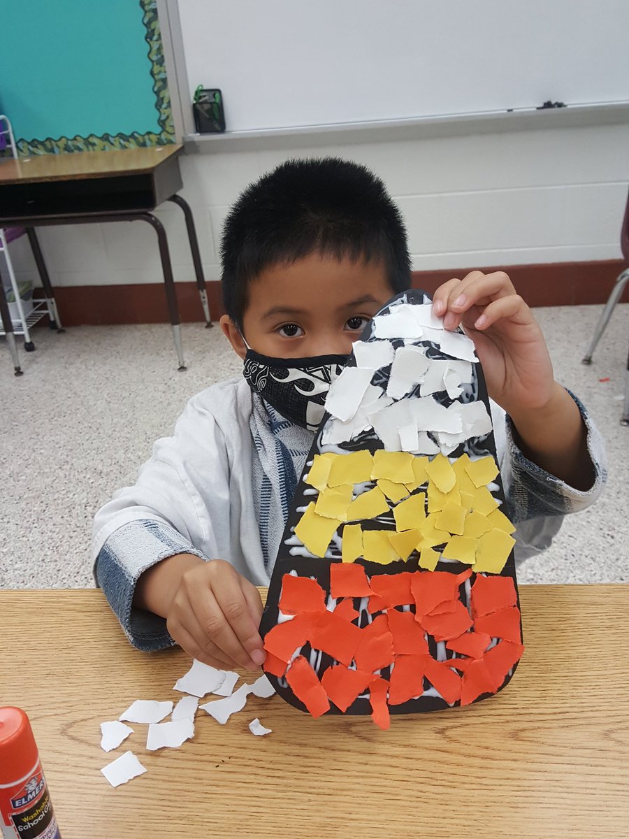 Slate16Slate's tweet photo. Kinders creating some candy corn fun in Art!! #bloominglittleartists #artists #create @TallwoodElem @kshoe19  @ppalsuter https://t.co/aHPn7vmjz4